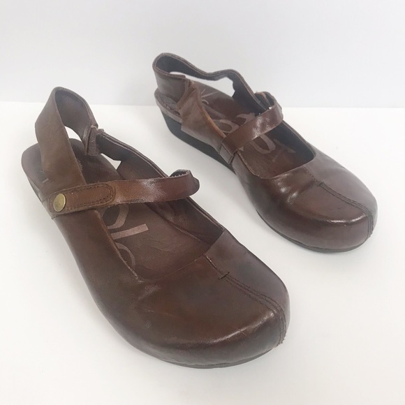 OTBT Shoes - OTBT Springfield maryjane slingback brown clog 450